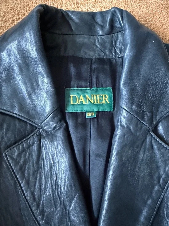 Danier Black Leather Tailored Blazer Jacket - Picture 2 of 3